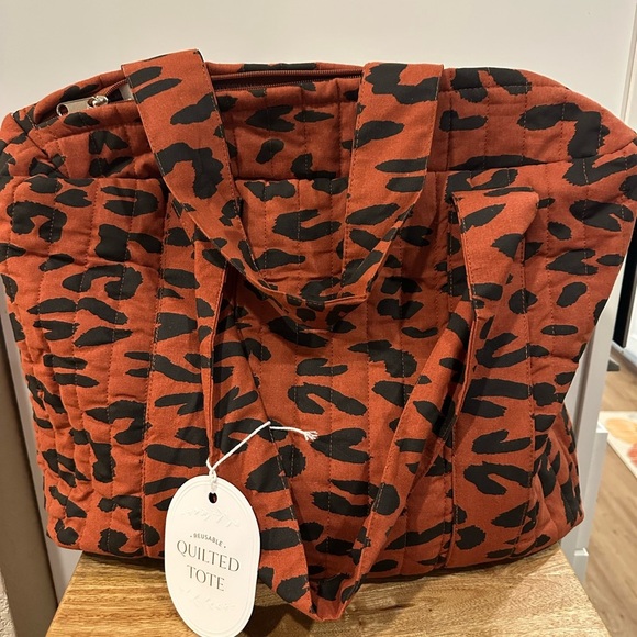 unbranded Handbags - Quilted Reusable Leopard Quilted Tote